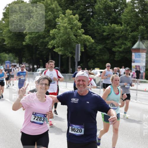29.06.2025 - hella hamburg halbmarathon Jannik Wohlers http://msf.ph/oto/8143288 29.06.2025 10:45:08 Lombardsbrücke 1033, 1060, 1085, 1713, 2008, 2216, 2217, 2550, 2657, 2664, 2973, 3357, 3377, 4224, 4306, 5339, 5949, 6150, 6763, 6911, 6922, 7283, 7530, 7541, 7859, 8745, 9620, 10030, 10182, 10225, 10812, 11119, 11640, 11660, 11725, 11726, 12575, 12856, 12878, 13302, 13791, 13862, 14185, 14232, 14379, 14742, 15011, 15450, 15517, 15557, 15692, 16415, 17054, 18003, 18264, 19039 meine-sportfotos.de