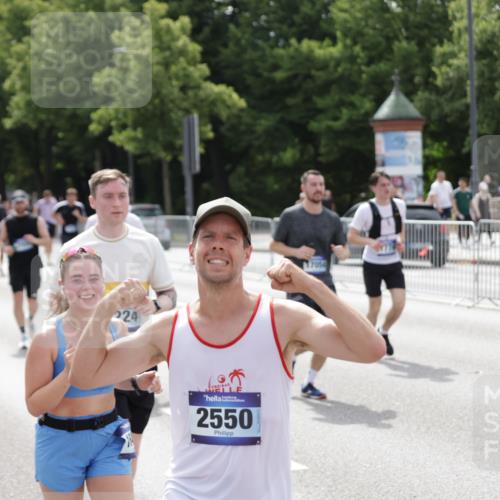 29.06.2025 - hella hamburg halbmarathon Jannik Wohlers http://msf.ph/oto/8143318 29.06.2025 10:45:17 Lombardsbrücke 1033, 1060, 1085, 1104, 1854, 1983, 2008, 2522, 2550, 2657, 2664, 2917, 2965, 2973, 4224, 4317, 4388, 5044, 5635, 6133, 6623, 7268, 7859, 8745, 10030, 10327, 10329, 10367, 11160, 11253, 11640, 11660, 12009, 12575, 13302, 13791, 14445, 16415, 17054, 17334, 17373, 17928, 18003, 18250, 18264, 19039 meine-sportfotos.de