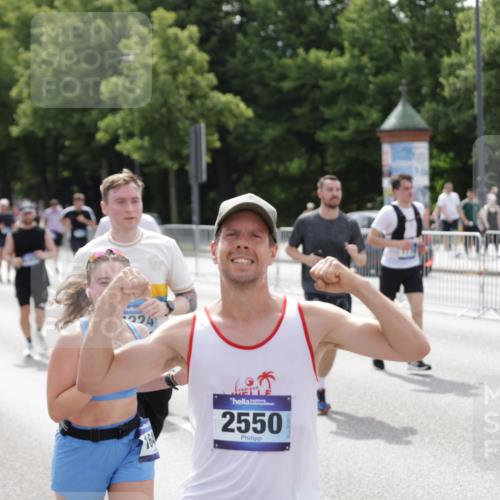 29.06.2025 - hella hamburg halbmarathon Jannik Wohlers http://msf.ph/oto/8143323 29.06.2025 10:45:17 Lombardsbrücke 1033, 1060, 1085, 1104, 1854, 1983, 2008, 2522, 2550, 2657, 2664, 2917, 2965, 2973, 4224, 4317, 4388, 5044, 5635, 6133, 6623, 7268, 7859, 8745, 10030, 10327, 10329, 10367, 11160, 11253, 11640, 11660, 12009, 12575, 13302, 13791, 14445, 16415, 17054, 17334, 17373, 17928, 18003, 18250, 18264, 19039 meine-sportfotos.de