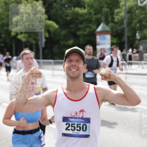 29.06.2025 - hella hamburg halbmarathon Jannik Wohlers http://msf.ph/oto/8143331 29.06.2025 10:45:17 Lombardsbrücke 1033, 1060, 1085, 1104, 1854, 1983, 2008, 2522, 2550, 2657, 2664, 2917, 2965, 2973, 4224, 4317, 4388, 5044, 5635, 6133, 6623, 7268, 7859, 8745, 10030, 10327, 10329, 10367, 11160, 11253, 11640, 11660, 12009, 12575, 13302, 13791, 14445, 16415, 17054, 17334, 17373, 17928, 18003, 18250, 18264, 19039 meine-sportfotos.de