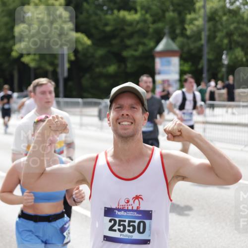 29.06.2025 - hella hamburg halbmarathon Jannik Wohlers http://msf.ph/oto/8143336 29.06.2025 10:45:17 Lombardsbrücke 1033, 1060, 1085, 1104, 1854, 1983, 2008, 2522, 2550, 2657, 2664, 2917, 2965, 2973, 4224, 4317, 4388, 5044, 5635, 6133, 6623, 7268, 7859, 8745, 10030, 10327, 10329, 10367, 11160, 11253, 11640, 11660, 12009, 12575, 13302, 13791, 14445, 16415, 17054, 17334, 17373, 17928, 18003, 18250, 18264, 19039 meine-sportfotos.de