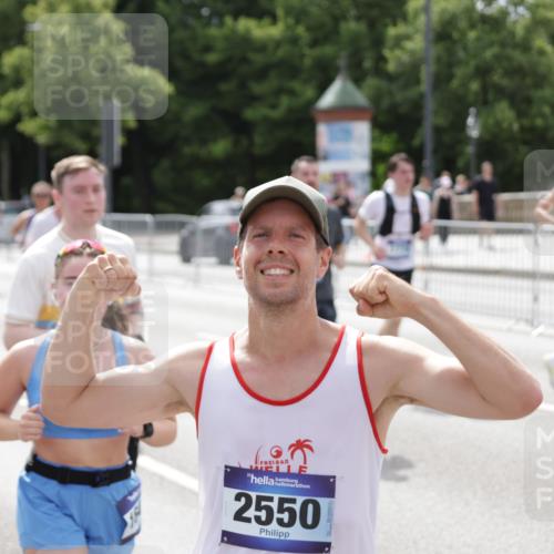 29.06.2025 - hella hamburg halbmarathon Jannik Wohlers http://msf.ph/oto/8143339 29.06.2025 10:45:17 Lombardsbrücke 1033, 1060, 1085, 1104, 1854, 1983, 2008, 2522, 2550, 2657, 2664, 2917, 2965, 2973, 4224, 4317, 4388, 5044, 5635, 6133, 6623, 7268, 7859, 8745, 10030, 10327, 10329, 10367, 11160, 11253, 11640, 11660, 12009, 12575, 13302, 13791, 14445, 16415, 17054, 17334, 17373, 17928, 18003, 18250, 18264, 19039 meine-sportfotos.de