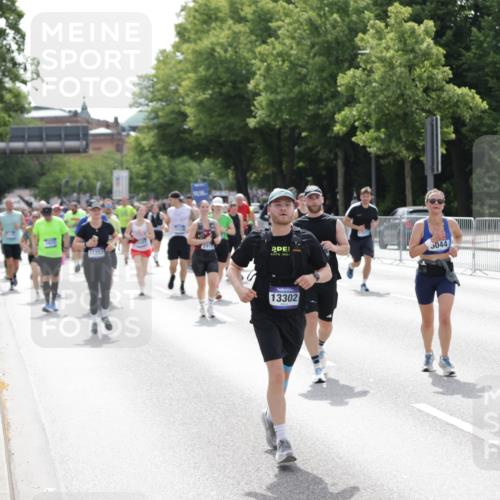 29.06.2025 - hella hamburg halbmarathon Jannik Wohlers http://msf.ph/oto/8143344 29.06.2025 10:45:18 Lombardsbrücke 1033, 1060, 1085, 1104, 1421, 1426, 1854, 1983, 2008, 2522, 2550, 2657, 2664, 2917, 2965, 2973, 4224, 4317, 4388, 5044, 5635, 6133, 6623, 7268, 7356, 8745, 10030, 10327, 10329, 10367, 10875, 11160, 11253, 11640, 11660, 12009, 13302, 13791, 14445, 16415, 17054, 17334, 17373, 17597, 17928, 18003, 18250, 18264, 19039 meine-sportfotos.de