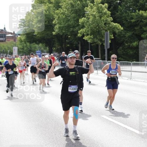 29.06.2025 - hella hamburg halbmarathon Jannik Wohlers http://msf.ph/oto/8143366 29.06.2025 10:45:18 Lombardsbrücke 1033, 1060, 1085, 1104, 1421, 1426, 1854, 1983, 2008, 2522, 2550, 2657, 2664, 2917, 2965, 2973, 4224, 4317, 4388, 5044, 5635, 6133, 6623, 7268, 7356, 8745, 10030, 10327, 10329, 10367, 10875, 11160, 11253, 11640, 11660, 12009, 13302, 13791, 14445, 16415, 17054, 17334, 17373, 17597, 17928, 18003, 18250, 18264, 19039 meine-sportfotos.de