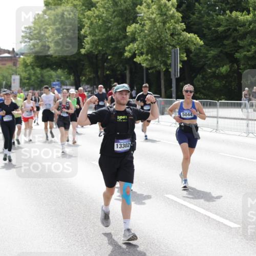 29.06.2025 - hella hamburg halbmarathon Jannik Wohlers http://msf.ph/oto/8143375 29.06.2025 10:45:18 Lombardsbrücke 1033, 1060, 1085, 1104, 1421, 1426, 1854, 1983, 2008, 2522, 2550, 2657, 2664, 2917, 2965, 2973, 4224, 4317, 4388, 5044, 5635, 6133, 6623, 7268, 7356, 8745, 10030, 10327, 10329, 10367, 10875, 11160, 11253, 11640, 11660, 12009, 13302, 13791, 14445, 16415, 17054, 17334, 17373, 17597, 17928, 18003, 18250, 18264, 19039 meine-sportfotos.de