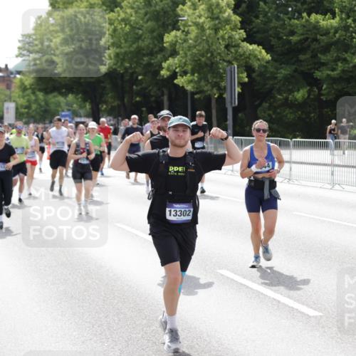 29.06.2025 - hella hamburg halbmarathon Jannik Wohlers http://msf.ph/oto/8143397 29.06.2025 10:45:19 Lombardsbrücke 1033, 1060, 1085, 1100, 1104, 1421, 1426, 1555, 1854, 1983, 2008, 2522, 2550, 2657, 2664, 2917, 2965, 2973, 4104, 4224, 4317, 4388, 5044, 5635, 6133, 6623, 7268, 7356, 8745, 10327, 10329, 10367, 10511, 10875, 11160, 11253, 11332, 11640, 11660, 12009, 13302, 13791, 14445, 16415, 17054, 17334, 17373, 17597, 17928, 18003, 18250, 18264, 19039 meine-sportfotos.de