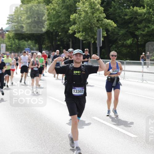 29.06.2025 - hella hamburg halbmarathon Jannik Wohlers http://msf.ph/oto/8143403 29.06.2025 10:45:19 Lombardsbrücke 1033, 1060, 1085, 1100, 1104, 1421, 1426, 1555, 1854, 1983, 2008, 2522, 2550, 2657, 2664, 2917, 2965, 2973, 4104, 4224, 4317, 4388, 5044, 5635, 6133, 6623, 7268, 7356, 8745, 10327, 10329, 10367, 10511, 10875, 11160, 11253, 11332, 11640, 11660, 12009, 13302, 13791, 14445, 16415, 17054, 17334, 17373, 17597, 17928, 18003, 18250, 18264, 19039 meine-sportfotos.de