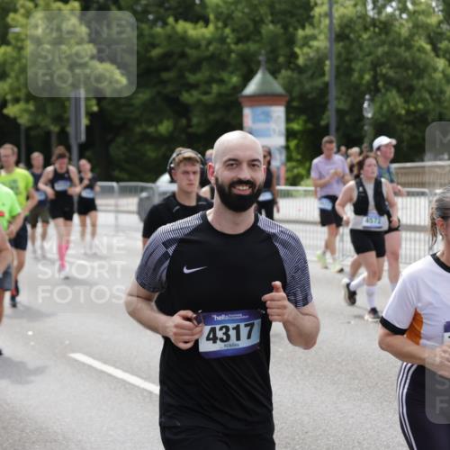 29.06.2025 - hella hamburg halbmarathon Jannik Wohlers http://msf.ph/oto/8143473 29.06.2025 10:45:30 Lombardsbrücke 1004, 1100, 1104, 1421, 1426, 1555, 1854, 1867, 1868, 1983, 2398, 2522, 2917, 2954, 2965, 4104, 4223, 4317, 4388, 4572, 5044, 5635, 5769, 5770, 5892, 6133, 6333, 6623, 7268, 7356, 7605, 7894, 9120, 9121, 9426, 10327, 10329, 10367, 10511, 10727, 10875, 11160, 11253, 11332, 11358, 12009, 14230, 14319, 14322, 14403, 14445, 14582, 16005, 16059, 16321, 16793, 17031, 17184, 17334, 17373, 17597, 17901, 17928, 18250, 18280 meine-sportfotos.de