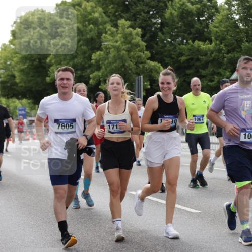 29.06.2025 - hella hamburg halbmarathon Jannik Wohlers http://msf.ph/oto/8143494 29.06.2025 10:45:38 Lombardsbrücke 1004, 1100, 1421, 1426, 1555, 1867, 1868, 2398, 2423, 2773, 2813, 2951, 2954, 3410, 4104, 4223, 4572, 5703, 5769, 5770, 5892, 6333, 6392, 7356, 7605, 7894, 9120, 9121, 9426, 9445, 10367, 10511, 10727, 10875, 11332, 11358, 11876, 14230, 14319, 14322, 14403, 14445, 14582, 15107, 16005, 16059, 16321, 16745, 16793, 17031, 17184, 17597, 17901, 18214, 18280, 18334 meine-sportfotos.de