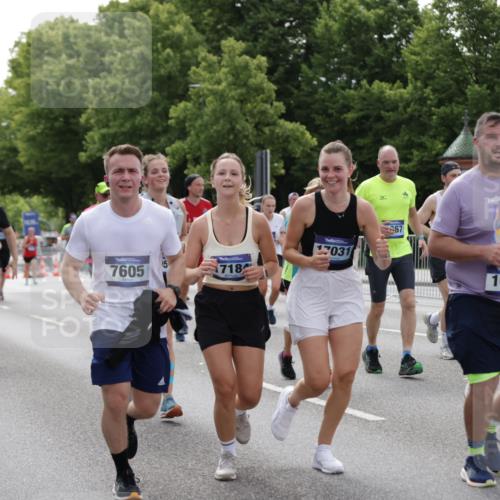 29.06.2025 - hella hamburg halbmarathon Jannik Wohlers http://msf.ph/oto/8143507 29.06.2025 10:45:38 Lombardsbrücke 1004, 1100, 1421, 1426, 1555, 1867, 1868, 2398, 2423, 2773, 2813, 2951, 2954, 3410, 4104, 4223, 4572, 5703, 5769, 5770, 5892, 6333, 6392, 7356, 7605, 7894, 9120, 9121, 9426, 9445, 10367, 10511, 10727, 10875, 11332, 11358, 11876, 14230, 14319, 14322, 14403, 14445, 14582, 15107, 16005, 16059, 16321, 16745, 16793, 17031, 17184, 17597, 17901, 18214, 18280, 18334 meine-sportfotos.de