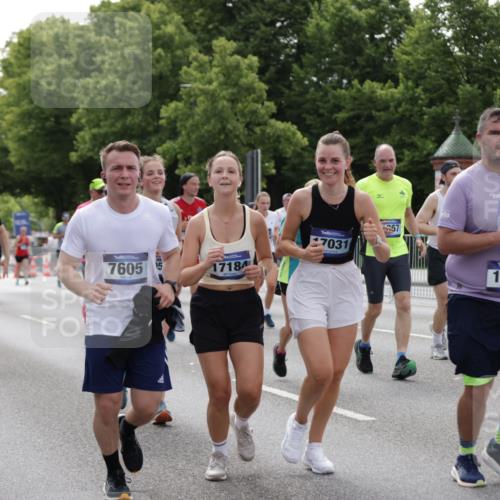 29.06.2025 - hella hamburg halbmarathon Jannik Wohlers http://msf.ph/oto/8143512 29.06.2025 10:45:38 Lombardsbrücke 1004, 1100, 1421, 1426, 1555, 1867, 1868, 2398, 2423, 2773, 2813, 2951, 2954, 3410, 4104, 4223, 4572, 5703, 5769, 5770, 5892, 6333, 6392, 7356, 7605, 7894, 9120, 9121, 9426, 9445, 10367, 10511, 10727, 10875, 11332, 11358, 11876, 14230, 14319, 14322, 14403, 14445, 14582, 15107, 16005, 16059, 16321, 16745, 16793, 17031, 17184, 17597, 17901, 18214, 18280, 18334 meine-sportfotos.de