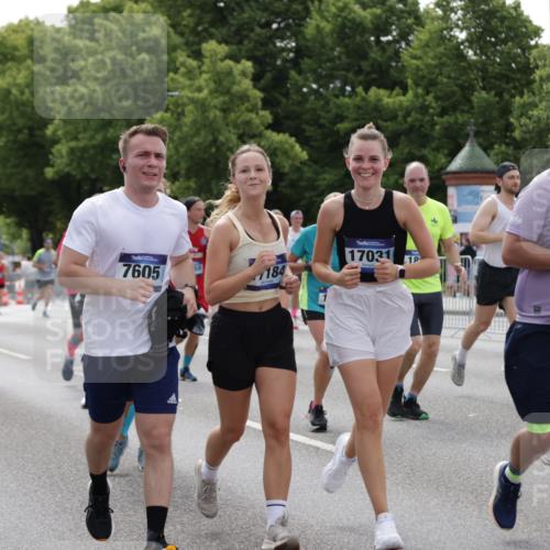 29.06.2025 - hella hamburg halbmarathon Jannik Wohlers http://msf.ph/oto/8143526 29.06.2025 10:45:38 Lombardsbrücke 1004, 1100, 1421, 1426, 1555, 1867, 1868, 2398, 2423, 2773, 2813, 2951, 2954, 3410, 4104, 4223, 4572, 5703, 5769, 5770, 5892, 6333, 6392, 7356, 7605, 7894, 9120, 9121, 9426, 9445, 10367, 10511, 10727, 10875, 11332, 11358, 11876, 14230, 14319, 14322, 14403, 14445, 14582, 15107, 16005, 16059, 16321, 16745, 16793, 17031, 17184, 17597, 17901, 18214, 18280, 18334 meine-sportfotos.de