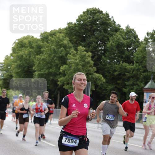 29.06.2025 - hella hamburg halbmarathon Jannik Wohlers http://msf.ph/oto/8143551 29.06.2025 10:45:42 Lombardsbrücke 1004, 1532, 1867, 1868, 2398, 2423, 2773, 2813, 2951, 3410, 4223, 5697, 5703, 5769, 5770, 5892, 6333, 6392, 7605, 7894, 7983, 9120, 9121, 9129, 9426, 9445, 10727, 11358, 11361, 11876, 11910, 12507, 13499, 14230, 14319, 14322, 14403, 14582, 15107, 16005, 16059, 16745, 16793, 17031, 17184, 18018, 18214, 18280, 18334 meine-sportfotos.de