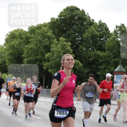 29.06.2025 - hella hamburg halbmarathon Jannik Wohlers http://msf.ph/oto/8143562 29.06.2025 10:45:43 Lombardsbrücke 1004, 1532, 1867, 1868, 2398, 2423, 2773, 2813, 2951, 3410, 4119, 4223, 5697, 5703, 5769, 5770, 5854, 5892, 6333, 6392, 7605, 7894, 7983, 8047, 9129, 9426, 9445, 11358, 11361, 11876, 11910, 12507, 13499, 14230, 14319, 14322, 14403, 14582, 15107, 16005, 16059, 16745, 16793, 17031, 17170, 17184, 18018, 18214, 18280, 18334 meine-sportfotos.de