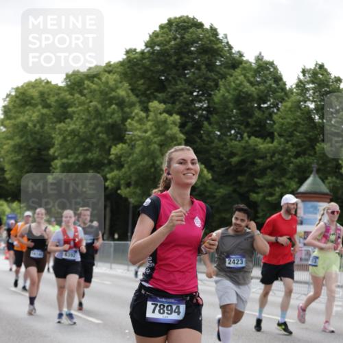 29.06.2025 - hella hamburg halbmarathon Jannik Wohlers http://msf.ph/oto/8143567 29.06.2025 10:45:43 Lombardsbrücke 1004, 1532, 1867, 1868, 2398, 2423, 2773, 2813, 2951, 3410, 4119, 4223, 5697, 5703, 5769, 5770, 5854, 5892, 6333, 6392, 7605, 7894, 7983, 8047, 9129, 9426, 9445, 11358, 11361, 11876, 11910, 12507, 13499, 14230, 14319, 14322, 14403, 14582, 15107, 16005, 16059, 16745, 16793, 17031, 17170, 17184, 18018, 18214, 18280, 18334 meine-sportfotos.de