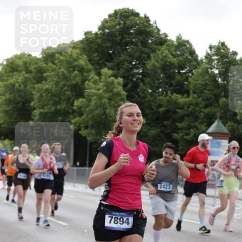 29.06.2025 - hella hamburg halbmarathon Jannik Wohlers http://msf.ph/oto/8143572 29.06.2025 10:45:43 Lombardsbrücke 1004, 1532, 1867, 1868, 2398, 2423, 2773, 2813, 2951, 3410, 4119, 4223, 5697, 5703, 5769, 5770, 5854, 5892, 6333, 6392, 7605, 7894, 7983, 8047, 9129, 9426, 9445, 11358, 11361, 11876, 11910, 12507, 13499, 14230, 14319, 14322, 14403, 14582, 15107, 16005, 16059, 16745, 16793, 17031, 17170, 17184, 18018, 18214, 18280, 18334 meine-sportfotos.de