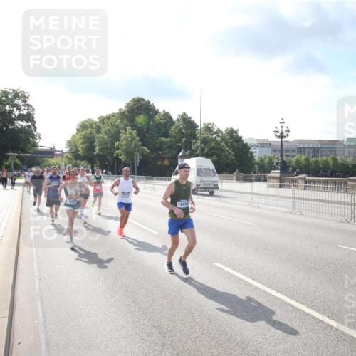 29.06.2025 - hella hamburg halbmarathon Jannik Wohlers http://msf.ph/oto/8143594 29.06.2025 09:48:16 Lombardsbrücke 1290, 1505, 2262, 2399, 3480, 3547, 4359, 4381, 5307, 5554, 5709, 6993, 7152, 7154, 7884, 8121, 8571, 9403, 10190, 10852, 12044, 12051, 12488, 13483, 13940, 13975, 15303, 15382, 15744, 16201, 17005, 17658, 18038, 18237, 18259, 18384, 18802, 19151 meine-sportfotos.de