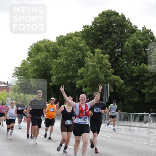 29.06.2025 - hella hamburg halbmarathon Jannik Wohlers http://msf.ph/oto/8143596 29.06.2025 10:45:44 Lombardsbrücke 1004, 1532, 1867, 1868, 2398, 2423, 2773, 2813, 2951, 3410, 4119, 4223, 5697, 5703, 5769, 5770, 5854, 5892, 6333, 6392, 7605, 7894, 7960, 7983, 8047, 9129, 9337, 9426, 9445, 11358, 11361, 11876, 11910, 12298, 12507, 13499, 14230, 14319, 14322, 14403, 14582, 15107, 16005, 16059, 16745, 16793, 17031, 17170, 17184, 18018, 18214, 18280, 18334 meine-sportfotos.de