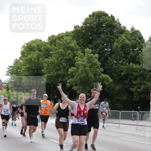 29.06.2025 - hella hamburg halbmarathon Jannik Wohlers http://msf.ph/oto/8143620 29.06.2025 10:45:44 Lombardsbrücke 1004, 1532, 1867, 1868, 2398, 2423, 2773, 2813, 2951, 3410, 4119, 4223, 5697, 5703, 5769, 5770, 5854, 5892, 6333, 6392, 7605, 7894, 7960, 7983, 8047, 9129, 9337, 9426, 9445, 11358, 11361, 11876, 11910, 12298, 12507, 13499, 14230, 14319, 14322, 14403, 14582, 15107, 16005, 16059, 16745, 16793, 17031, 17170, 17184, 18018, 18214, 18280, 18334 meine-sportfotos.de