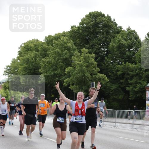 29.06.2025 - hella hamburg halbmarathon Jannik Wohlers http://msf.ph/oto/8143627 29.06.2025 10:45:44 Lombardsbrücke 1004, 1532, 1867, 1868, 2398, 2423, 2773, 2813, 2951, 3410, 4119, 4223, 5697, 5703, 5769, 5770, 5854, 5892, 6333, 6392, 7605, 7894, 7960, 7983, 8047, 9129, 9337, 9426, 9445, 11358, 11361, 11876, 11910, 12298, 12507, 13499, 14230, 14319, 14322, 14403, 14582, 15107, 16005, 16059, 16745, 16793, 17031, 17170, 17184, 18018, 18214, 18280, 18334 meine-sportfotos.de