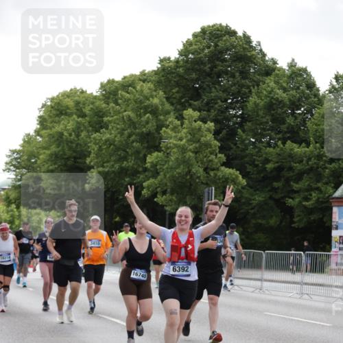 29.06.2025 - hella hamburg halbmarathon Jannik Wohlers http://msf.ph/oto/8143631 29.06.2025 10:45:44 Lombardsbrücke 1004, 1532, 1867, 1868, 2398, 2423, 2773, 2813, 2951, 3410, 4119, 4223, 5697, 5703, 5769, 5770, 5854, 5892, 6333, 6392, 7605, 7894, 7960, 7983, 8047, 9129, 9337, 9426, 9445, 11358, 11361, 11876, 11910, 12298, 12507, 13499, 14230, 14319, 14322, 14403, 14582, 15107, 16005, 16059, 16745, 16793, 17031, 17170, 17184, 18018, 18214, 18280, 18334 meine-sportfotos.de