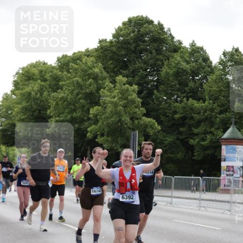 29.06.2025 - hella hamburg halbmarathon Jannik Wohlers http://msf.ph/oto/8143645 29.06.2025 10:45:45 Lombardsbrücke 1004, 1429, 1465, 1532, 1867, 1868, 2398, 2423, 2773, 2813, 2951, 3410, 4119, 4223, 5697, 5703, 5769, 5770, 5854, 5892, 6068, 6392, 7605, 7894, 7960, 7983, 8047, 9129, 9337, 9426, 9445, 11358, 11361, 11876, 11910, 12298, 12507, 13499, 14230, 14319, 14322, 14403, 14582, 15107, 16005, 16059, 16745, 16793, 17031, 17170, 17184, 18018, 18214, 18280, 18334 meine-sportfotos.de