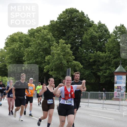 29.06.2025 - hella hamburg halbmarathon Jannik Wohlers http://msf.ph/oto/8143649 29.06.2025 10:45:45 Lombardsbrücke 1004, 1429, 1465, 1532, 1867, 1868, 2398, 2423, 2773, 2813, 2951, 3410, 4119, 4223, 5697, 5703, 5769, 5770, 5854, 5892, 6068, 6392, 7605, 7894, 7960, 7983, 8047, 9129, 9337, 9426, 9445, 11358, 11361, 11876, 11910, 12298, 12507, 13499, 14230, 14319, 14322, 14403, 14582, 15107, 16005, 16059, 16745, 16793, 17031, 17170, 17184, 18018, 18214, 18280, 18334 meine-sportfotos.de