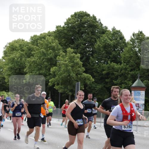 29.06.2025 - hella hamburg halbmarathon Jannik Wohlers http://msf.ph/oto/8143661 29.06.2025 10:45:45 Lombardsbrücke 1004, 1429, 1465, 1532, 1867, 1868, 2398, 2423, 2773, 2813, 2951, 3410, 4119, 4223, 5697, 5703, 5769, 5770, 5854, 5892, 6068, 6392, 7605, 7894, 7960, 7983, 8047, 9129, 9337, 9426, 9445, 11358, 11361, 11876, 11910, 12298, 12507, 13499, 14230, 14319, 14322, 14403, 14582, 15107, 16005, 16059, 16745, 16793, 17031, 17170, 17184, 18018, 18214, 18280, 18334 meine-sportfotos.de