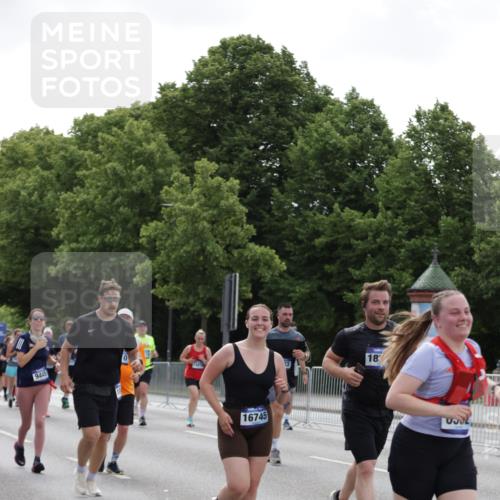 29.06.2025 - hella hamburg halbmarathon Jannik Wohlers http://msf.ph/oto/8143678 29.06.2025 10:45:45 Lombardsbrücke 1004, 1429, 1465, 1532, 1867, 1868, 2398, 2423, 2773, 2813, 2951, 3410, 4119, 4223, 5697, 5703, 5769, 5770, 5854, 5892, 6068, 6392, 7605, 7894, 7960, 7983, 8047, 9129, 9337, 9426, 9445, 11358, 11361, 11876, 11910, 12298, 12507, 13499, 14230, 14319, 14322, 14403, 14582, 15107, 16005, 16059, 16745, 16793, 17031, 17170, 17184, 18018, 18214, 18280, 18334 meine-sportfotos.de