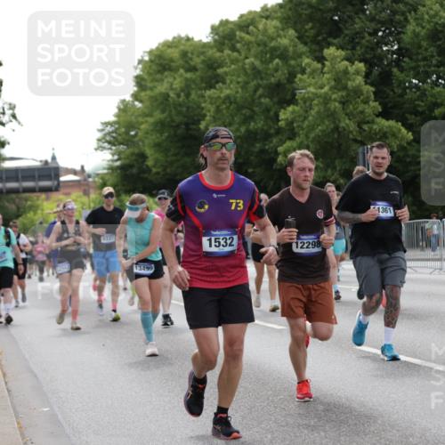 29.06.2025 - hella hamburg halbmarathon Jannik Wohlers http://msf.ph/oto/8143798 29.06.2025 10:45:51 Lombardsbrücke 1429, 1465, 1532, 2423, 2500, 2773, 2813, 2951, 3410, 4119, 5697, 5703, 5854, 6068, 6392, 7364, 7368, 7374, 7894, 7960, 7983, 8047, 8700, 9129, 9337, 9445, 10153, 11358, 11361, 11876, 11910, 12298, 12333, 12507, 12522, 13122, 13213, 13499, 15107, 16717, 16745, 16793, 16912, 17170, 17704, 17936, 18018, 18214, 18334 meine-sportfotos.de
