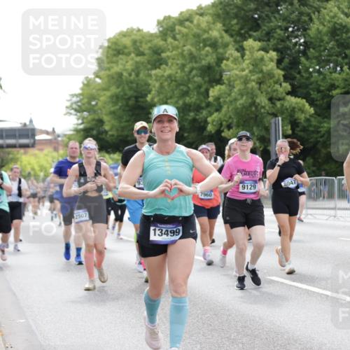 29.06.2025 - hella hamburg halbmarathon Jannik Wohlers http://msf.ph/oto/8143813 29.06.2025 10:45:53 Lombardsbrücke 1429, 1465, 1532, 2423, 2500, 2773, 2813, 2951, 3410, 4119, 4448, 5697, 5854, 6068, 6392, 7364, 7368, 7374, 7960, 7983, 8047, 8700, 9129, 9337, 9445, 10153, 11361, 11876, 11910, 12298, 12333, 12507, 12522, 13122, 13213, 13499, 14250, 15683, 16717, 16745, 16912, 17006, 17170, 17704, 17936, 18018, 18214, 18334 meine-sportfotos.de