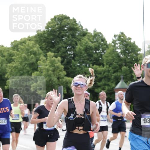 29.06.2025 - hella hamburg halbmarathon Jannik Wohlers http://msf.ph/oto/8143918 29.06.2025 10:45:56 Lombardsbrücke 1429, 1465, 1532, 1608, 1837, 2500, 2813, 2951, 3410, 4119, 4448, 5697, 5854, 6068, 7303, 7364, 7368, 7374, 7960, 7983, 8047, 8700, 9129, 9337, 9445, 10153, 11361, 11910, 12298, 12333, 12507, 12522, 13076, 13122, 13213, 13449, 13499, 14250, 14473, 15305, 15683, 16717, 16912, 17006, 17170, 17704, 17936, 18018, 18214, 18334 meine-sportfotos.de