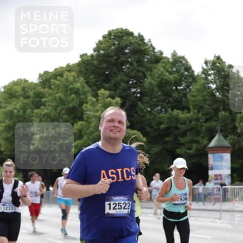29.06.2025 - hella hamburg halbmarathon Jannik Wohlers http://msf.ph/oto/8143927 29.06.2025 10:45:58 Lombardsbrücke 1429, 1465, 1532, 1608, 1837, 2500, 2697, 3410, 4119, 4448, 5697, 5854, 6068, 7303, 7364, 7368, 7374, 7960, 7983, 8047, 8700, 9129, 9337, 9445, 10153, 11361, 11910, 12298, 12333, 12507, 12522, 13076, 13122, 13213, 13449, 13499, 14250, 14473, 15305, 15683, 16717, 16912, 17006, 17170, 17633, 17704, 17936, 18018, 18214 meine-sportfotos.de