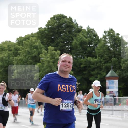 29.06.2025 - hella hamburg halbmarathon Jannik Wohlers http://msf.ph/oto/8143939 29.06.2025 10:45:58 Lombardsbrücke 1429, 1465, 1532, 1608, 1837, 2500, 2697, 3410, 4119, 4448, 5697, 5854, 6068, 7303, 7364, 7368, 7374, 7960, 7983, 8047, 8700, 9129, 9337, 9445, 10153, 11361, 11910, 12298, 12333, 12507, 12522, 13076, 13122, 13213, 13449, 13499, 14250, 14473, 15305, 15683, 16717, 16912, 17006, 17170, 17633, 17704, 17936, 18018, 18214 meine-sportfotos.de