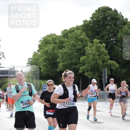 29.06.2025 - hella hamburg halbmarathon Jannik Wohlers http://msf.ph/oto/8143950 29.06.2025 10:45:59 Lombardsbrücke 1429, 1465, 1532, 1608, 1837, 2500, 2697, 4119, 4448, 5697, 5854, 6068, 6124, 6161, 7303, 7364, 7368, 7374, 7960, 7983, 8047, 8551, 8700, 9129, 9337, 9445, 10153, 11361, 11910, 12298, 12333, 12507, 12522, 13076, 13122, 13213, 13449, 13499, 14250, 14473, 15305, 15683, 16218, 16717, 16912, 17006, 17170, 17633, 17704, 17936, 18018, 18458 meine-sportfotos.de