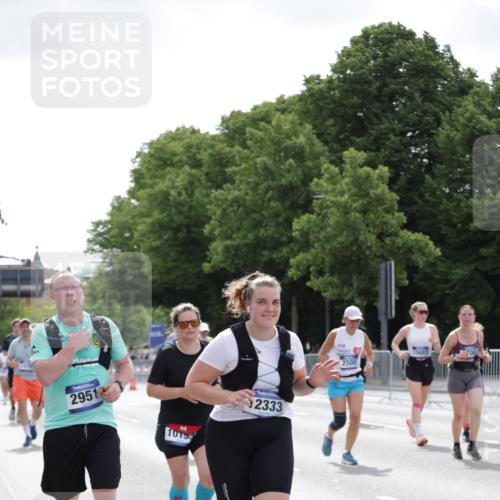 29.06.2025 - hella hamburg halbmarathon Jannik Wohlers http://msf.ph/oto/8143963 29.06.2025 10:45:59 Lombardsbrücke 1429, 1465, 1532, 1608, 1837, 2500, 2697, 4119, 4448, 5697, 5854, 6068, 6124, 6161, 7303, 7364, 7368, 7374, 7960, 7983, 8047, 8551, 8700, 9129, 9337, 9445, 10153, 11361, 11910, 12298, 12333, 12507, 12522, 13076, 13122, 13213, 13449, 13499, 14250, 14473, 15305, 15683, 16218, 16717, 16912, 17006, 17170, 17633, 17704, 17936, 18018, 18458 meine-sportfotos.de