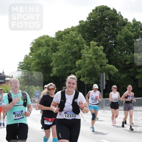 29.06.2025 - hella hamburg halbmarathon Jannik Wohlers http://msf.ph/oto/8143979 29.06.2025 10:45:59 Lombardsbrücke 1429, 1465, 1532, 1608, 1837, 2500, 2697, 4119, 4448, 5697, 5854, 6068, 6124, 6161, 7303, 7364, 7368, 7374, 7960, 7983, 8047, 8551, 8700, 9129, 9337, 9445, 10153, 11361, 11910, 12298, 12333, 12507, 12522, 13076, 13122, 13213, 13449, 13499, 14250, 14473, 15305, 15683, 16218, 16717, 16912, 17006, 17170, 17633, 17704, 17936, 18018, 18458 meine-sportfotos.de