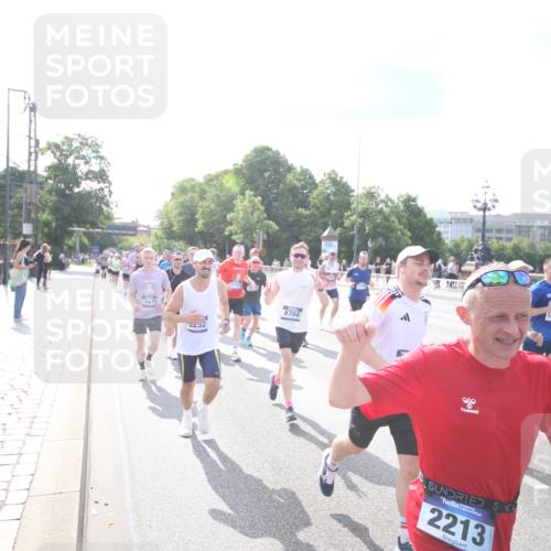 29.06.2025 - hella hamburg halbmarathon Jannik Wohlers http://msf.ph/oto/8144011 29.06.2025 09:52:37 Lombardsbrücke 1012, 1070, 1163, 1391, 1735, 1782, 2048, 2213, 2233, 2590, 2788, 2970, 3021, 3098, 3304, 3907, 3917, 3928, 4277, 4691, 4933, 4981, 4997, 5132, 5476, 5682, 6081, 6152, 6712, 6716, 7005, 7093, 7147, 7325, 7599, 8145, 8467, 8664, 8694, 8704, 8722, 8819, 9081, 9213, 9232, 9374, 9538, 9540, 10208, 10211, 10216, 10251, 10313, 10750, 11094, 11153, 11291, 11346, 11469, 11778, 12154, 12534, 12685, 12783, 12966, 13051, 13709, 13782, 14351, 14661, 14690, 14849, 15126, 15133 meine-sportfotos.de