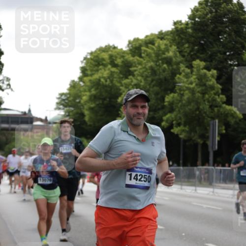 29.06.2025 - hella hamburg halbmarathon Jannik Wohlers http://msf.ph/oto/8144027 29.06.2025 10:46:06 Lombardsbrücke 1429, 1465, 1608, 1837, 2500, 2697, 3469, 4355, 4448, 4604, 6068, 6124, 6161, 7303, 7364, 7368, 7374, 7767, 8477, 8551, 8700, 9691, 10153, 10230, 12333, 12522, 13076, 13122, 13213, 13449, 13969, 14250, 14261, 14473, 15305, 15683, 15852, 16218, 16717, 16882, 16912, 17006, 17419, 17633, 17704, 17936, 18458 meine-sportfotos.de