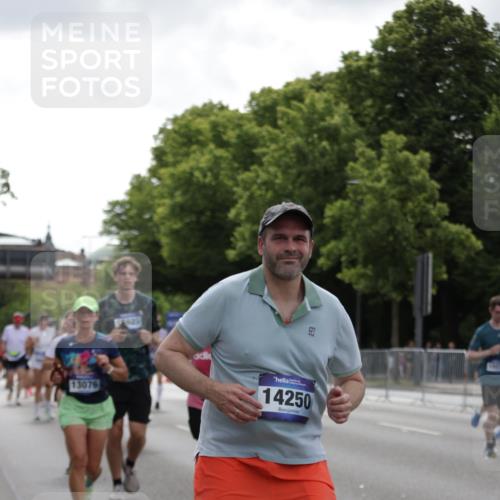 29.06.2025 - hella hamburg halbmarathon Jannik Wohlers http://msf.ph/oto/8144035 29.06.2025 10:46:06 Lombardsbrücke 1429, 1465, 1608, 1837, 2500, 2697, 3469, 4355, 4448, 4604, 6068, 6124, 6161, 7303, 7364, 7368, 7374, 7767, 8477, 8551, 8700, 9691, 10153, 10230, 12333, 12522, 13076, 13122, 13213, 13449, 13969, 14250, 14261, 14473, 15305, 15683, 15852, 16218, 16717, 16882, 16912, 17006, 17419, 17633, 17704, 17936, 18458 meine-sportfotos.de