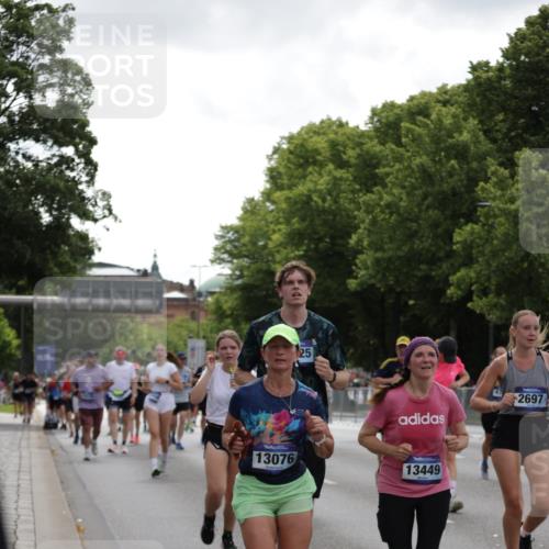 29.06.2025 - hella hamburg halbmarathon Jannik Wohlers http://msf.ph/oto/8144047 29.06.2025 10:46:07 Lombardsbrücke 1371, 1375, 1608, 1837, 2500, 2697, 3469, 3734, 4355, 4448, 4604, 6124, 6161, 7303, 7364, 7368, 7374, 7767, 8477, 8551, 8700, 9691, 10153, 10230, 12333, 12522, 13076, 13122, 13213, 13449, 13969, 14250, 14261, 14473, 15305, 15683, 15852, 16218, 16717, 16882, 16912, 16987, 17006, 17419, 17459, 17633, 17704, 17936, 18458 meine-sportfotos.de