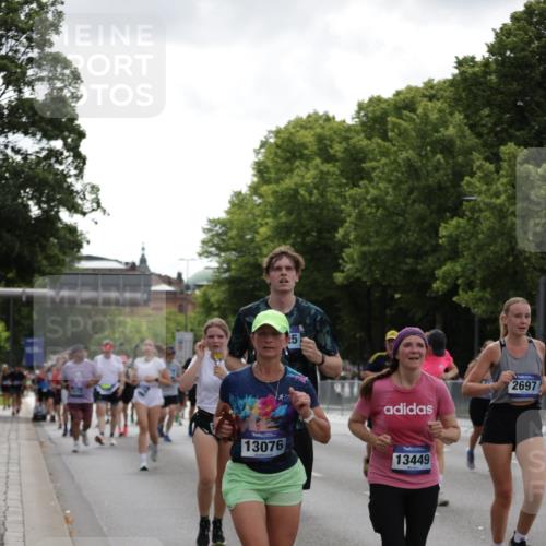29.06.2025 - hella hamburg halbmarathon Jannik Wohlers http://msf.ph/oto/8144051 29.06.2025 10:46:07 Lombardsbrücke 1371, 1375, 1608, 1837, 2500, 2697, 3469, 3734, 4355, 4448, 4604, 6124, 6161, 7303, 7364, 7368, 7374, 7767, 8477, 8551, 8700, 9691, 10153, 10230, 12333, 12522, 13076, 13122, 13213, 13449, 13969, 14250, 14261, 14473, 15305, 15683, 15852, 16218, 16717, 16882, 16912, 16987, 17006, 17419, 17459, 17633, 17704, 17936, 18458 meine-sportfotos.de