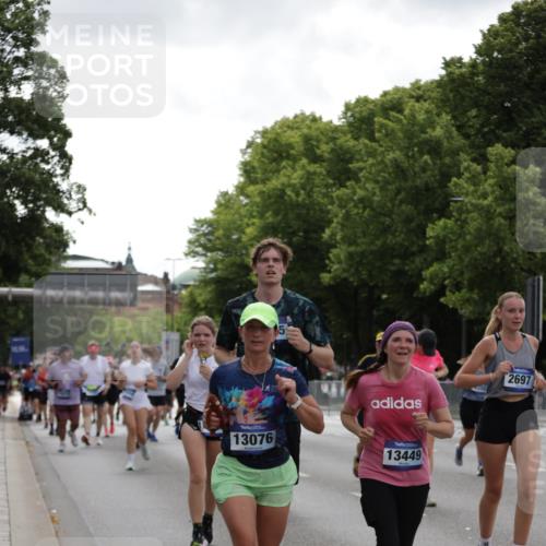 29.06.2025 - hella hamburg halbmarathon Jannik Wohlers http://msf.ph/oto/8144055 29.06.2025 10:46:07 Lombardsbrücke 1371, 1375, 1608, 1837, 2500, 2697, 3469, 3734, 4355, 4448, 4604, 6124, 6161, 7303, 7364, 7368, 7374, 7767, 8477, 8551, 8700, 9691, 10153, 10230, 12333, 12522, 13076, 13122, 13213, 13449, 13969, 14250, 14261, 14473, 15305, 15683, 15852, 16218, 16717, 16882, 16912, 16987, 17006, 17419, 17459, 17633, 17704, 17936, 18458 meine-sportfotos.de