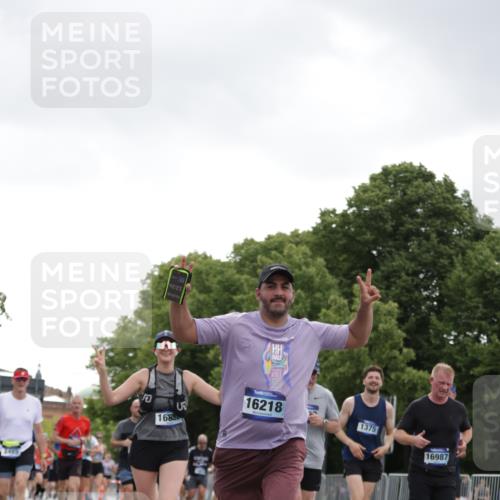 29.06.2025 - hella hamburg halbmarathon Jannik Wohlers http://msf.ph/oto/8144132 29.06.2025 10:46:15 Lombardsbrücke 1371, 1375, 1608, 1837, 1999, 2162, 2697, 3277, 3406, 3407, 3469, 3734, 4202, 4296, 4342, 4355, 4604, 5700, 6124, 6161, 6740, 7303, 7412, 7767, 7827, 8477, 8551, 9243, 9691, 10230, 10591, 13076, 13449, 13969, 14011, 14261, 14473, 15305, 15852, 16218, 16882, 16987, 17419, 17459, 17633, 18458, 18881, 18924 meine-sportfotos.de