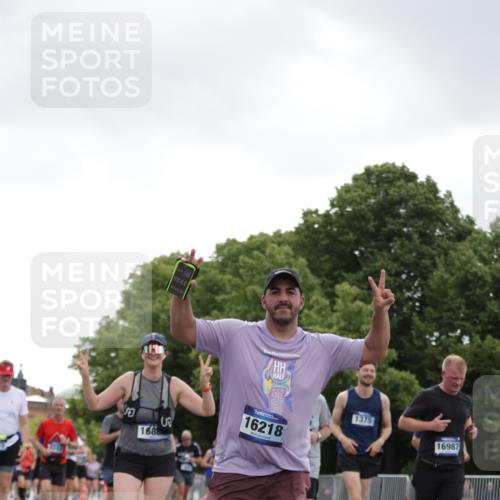 29.06.2025 - hella hamburg halbmarathon Jannik Wohlers http://msf.ph/oto/8144150 29.06.2025 10:46:15 Lombardsbrücke 1371, 1375, 1608, 1837, 1999, 2162, 2697, 3277, 3406, 3407, 3469, 3734, 4202, 4296, 4342, 4355, 4604, 5700, 6124, 6161, 6740, 7303, 7412, 7767, 7827, 8477, 8551, 9243, 9691, 10230, 10591, 13076, 13449, 13969, 14011, 14261, 14473, 15305, 15852, 16218, 16882, 16987, 17419, 17459, 17633, 18458, 18881, 18924 meine-sportfotos.de