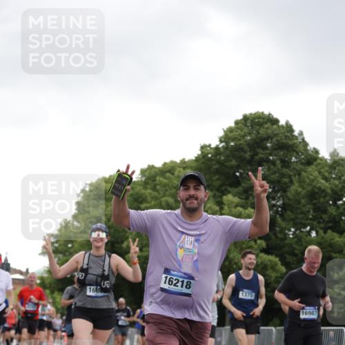 29.06.2025 - hella hamburg halbmarathon Jannik Wohlers http://msf.ph/oto/8144154 29.06.2025 10:46:15 Lombardsbrücke 1371, 1375, 1608, 1837, 1999, 2162, 2697, 3277, 3406, 3407, 3469, 3734, 4202, 4296, 4342, 4355, 4604, 5700, 6124, 6161, 6740, 7303, 7412, 7767, 7827, 8477, 8551, 9243, 9691, 10230, 10591, 13076, 13449, 13969, 14011, 14261, 14473, 15305, 15852, 16218, 16882, 16987, 17419, 17459, 17633, 18458, 18881, 18924 meine-sportfotos.de