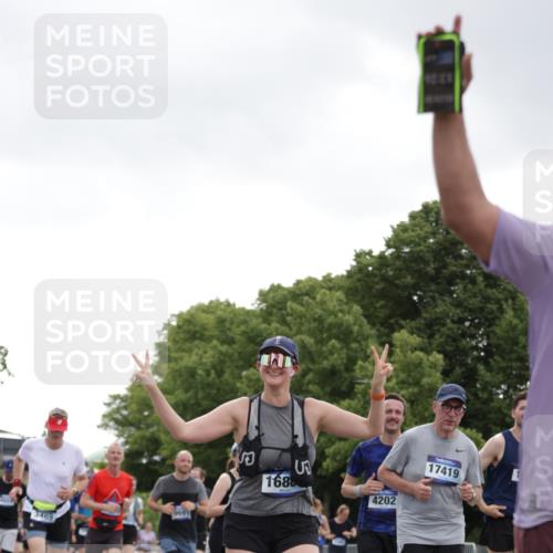 29.06.2025 - hella hamburg halbmarathon Jannik Wohlers http://msf.ph/oto/8144164 29.06.2025 10:46:16 Lombardsbrücke 1371, 1375, 1837, 1999, 2162, 2697, 3277, 3406, 3407, 3469, 3734, 4202, 4296, 4342, 4355, 4604, 5700, 6124, 6161, 6740, 7303, 7412, 7767, 7827, 8477, 8551, 9243, 9691, 10230, 10591, 12140, 13449, 13757, 13969, 14011, 14181, 14261, 14473, 15305, 15852, 16218, 16882, 16987, 17419, 17459, 17633, 18458, 18881, 18924 meine-sportfotos.de