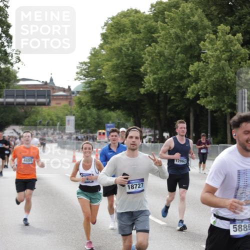 29.06.2025 - hella hamburg halbmarathon Jannik Wohlers http://msf.ph/oto/8144171 29.06.2025 10:08:55 Lombardsbrücke 1147, 1188, 1838, 2978, 4859, 5806, 5885, 6674, 7187, 9718, 10194, 10819, 11067, 11496, 12156, 12862, 13210, 13660, 14736, 15697, 17347, 18726, 18727, 19166 meine-sportfotos.de