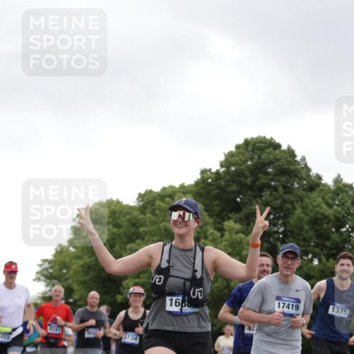 29.06.2025 - hella hamburg halbmarathon Jannik Wohlers http://msf.ph/oto/8144197 29.06.2025 10:46:17 Lombardsbrücke 1371, 1375, 1999, 2162, 2320, 2697, 3277, 3406, 3407, 3469, 3734, 4202, 4296, 4342, 4355, 4604, 5700, 6124, 6161, 6740, 7412, 7767, 7827, 8477, 8551, 8553, 9092, 9243, 9691, 10230, 10591, 12140, 13195, 13757, 13969, 14011, 14181, 14261, 15305, 15852, 16218, 16882, 16987, 17419, 17459, 17633, 18458, 18881, 18924 meine-sportfotos.de
