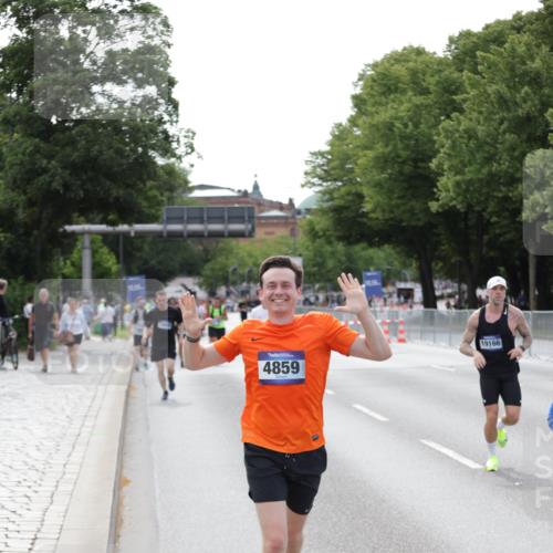 29.06.2025 - hella hamburg halbmarathon Jannik Wohlers http://msf.ph/oto/8144305 29.06.2025 10:08:57 Lombardsbrücke 1188, 1838, 2978, 4859, 5806, 5885, 6674, 7187, 9718, 9988, 10194, 10819, 11067, 12156, 12862, 13210, 13660, 14736, 15697, 16688, 18726, 18727, 19166 meine-sportfotos.de